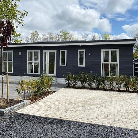 De Friese Wadden Hotel Tzummarum Bagian luar foto